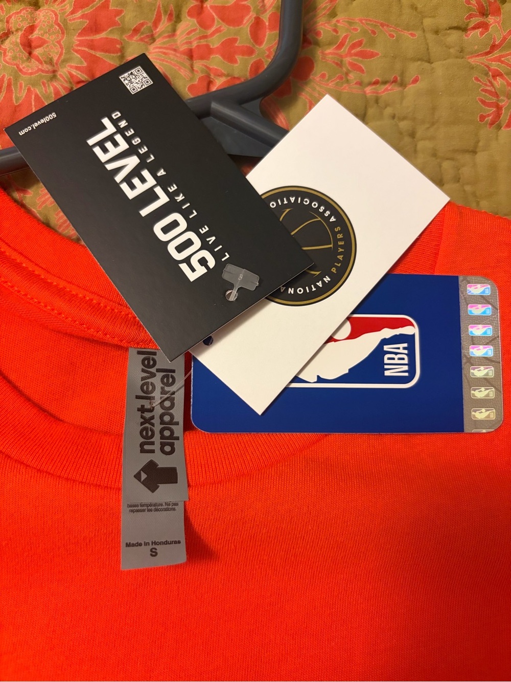 NBA New York Knicks Orange 'New York vs Everybody' Graphic Tee - Picture 4 of 4